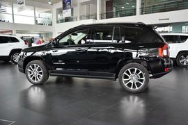 2014款Jeep指南者2.0L改款两驱精英版