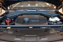 2025款路虎揽胜 3.0 L6 400PS 典范加长版