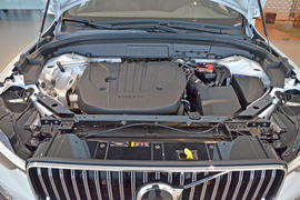 2025款沃尔沃XC60 B5 四驱智逸豪华版