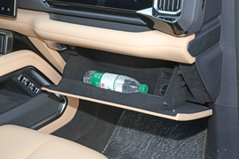 2025款方程豹 豹8 智勇旗舰版 7座