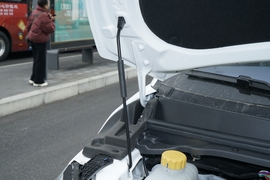 2025款BAW北汽制造 锐胜王牌M7 2.0L CNG高级营运版9座