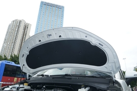 2025款BAW北汽制造 锐胜王牌M7 2.0L CNG高级营运版9座