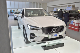 2025款沃尔沃XC60混合动力 T8 插电混动 长续航四驱智远运动版