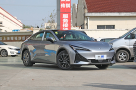2024款ARCFOX极狐 阿尔法S5 560PRO 185kW