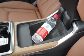 2025款奥迪Q7 55 TFSI quattro S line冰雪运动版
