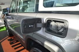 2025款北京BJ40新能源 魔核电驱进阶版