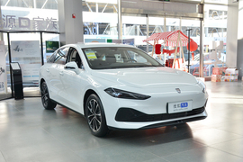 2025款荣威D7 DMH 125km 世界冠军版