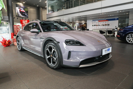 2024款保时捷Taycan 4 Cross Turismo