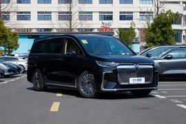2025款岚图梦想家 PHEV 四驱卓越鲲鹏版