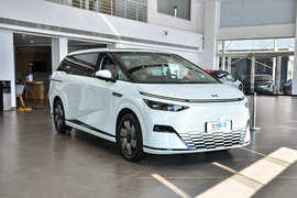 2024款小鹏X9 610长续航Max