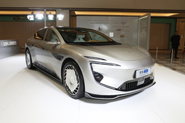 2025款阿维塔12 EV 012 Kim Jones全球联名限量版