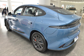 2025款智己LS6 超强性能灵蜥智享剧院版