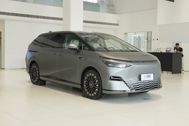 2025款小鹏X9 740超长续航 Max