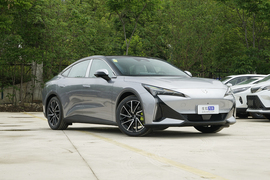 2025款ARCFOX极狐 阿尔法S5 668MAX神行版 200kW