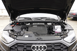 2025款奥迪Q5L quattro45周年典藏版40 TFSI 豪华动感型