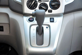 2014款日产NV200 1.6L CVT尊贵型