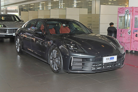 2024款保时捷Panamera 4 行政加长版 2.9T