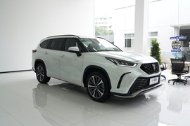 2024款丰田皇冠陆放 2.5L HEV四驱旗舰版