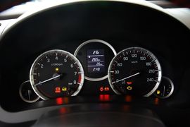 2014款铃木速翼特1.6L手动豪华版
