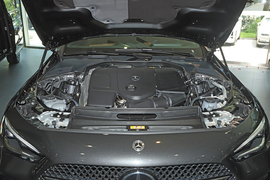 2025款奔驰CLE 300 4MATIC 动感型轿跑车