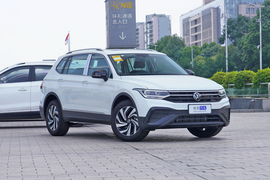 2025款大众途观L 出众款 300TSI 自动两驱龙腾版