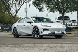 2025款吉利银河E8 610km 探索+版