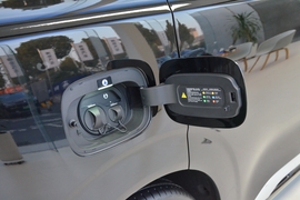 2025款腾势D9 DM-i 四驱尊航型