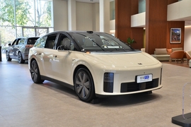 2025款理想i6 两驱标准版