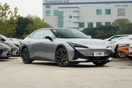 2025款极狐阿尔法S5 668MAX神行版 200kW 改款