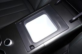 中央扶手箱空间