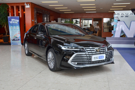 2024款丰田亚洲龙 双擎 2.0L 豪华版