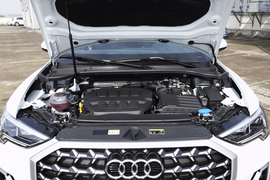 2026款奥迪Q3 quattro 45周年典藏版 40TFSI 时尚动感型