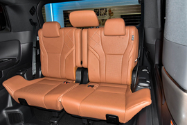 2024款丰田埃尔法 双擎 2.5L 尊贵版