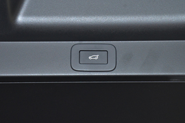 2026款路虎揽胜 3.0 L6 400PS SE长轴版