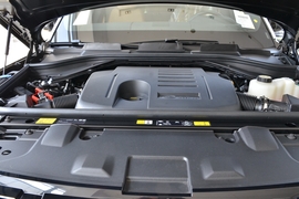 2026款路虎揽胜 3.0 L6 400PS SE长轴版 七座