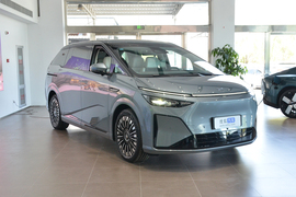 2026款小鹏X9 纯电 650 Ultra