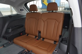 2026款奥迪Q7 55 TFSI quattro S line尊贵型