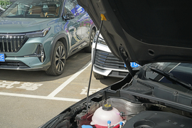 2027款吉利帝豪 向上 1.5L 手动豪华型