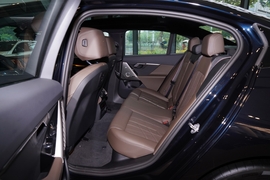 后排空间