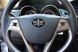 2014款奔腾B70 2.0L手动豪华型