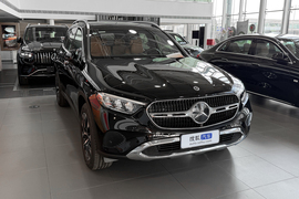 2026款奔驰GLC 260 L 4MATIC 经典版 改款