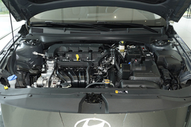 2026款现代伊兰特 1.5L CVT GLX精英版