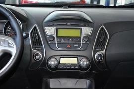 2013款现代ix35 2.0L手自一体两驱智能型