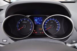 2013款现代ix35 2.0L手自一体两驱智能型