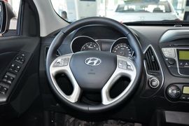 2013款现代ix35 2.0L手自一体两驱智能型