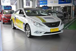 2014款现代索纳塔八 2.4L自动领先版 国IV