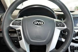 2014款比亚迪速锐1.5L手动豪华型