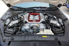   2015款日产GT-R 3.8T豪华棕红内饰版