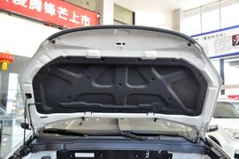 2014款双龙柯兰多2.0L汽油两驱舒适导航版