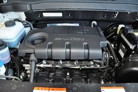 2014款双龙柯兰多2.0L汽油两驱舒适导航版